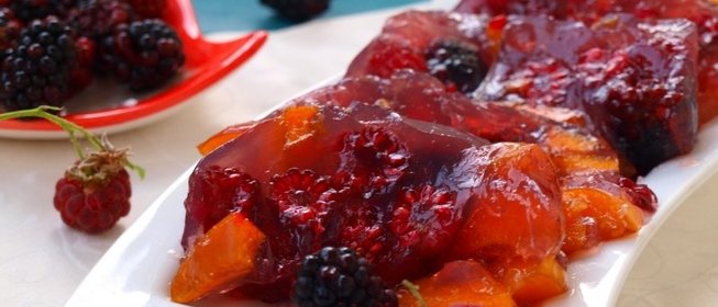 Желе с фруктами ассорти