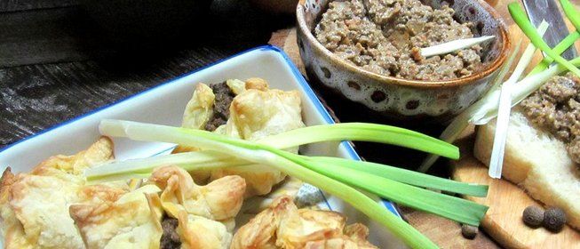 Печеночный паштет в слоеном тесте