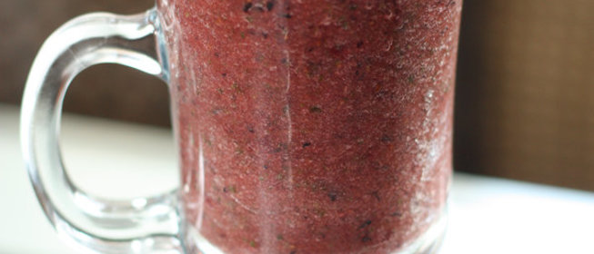 Зеленый коктейль с грушей и голубикой