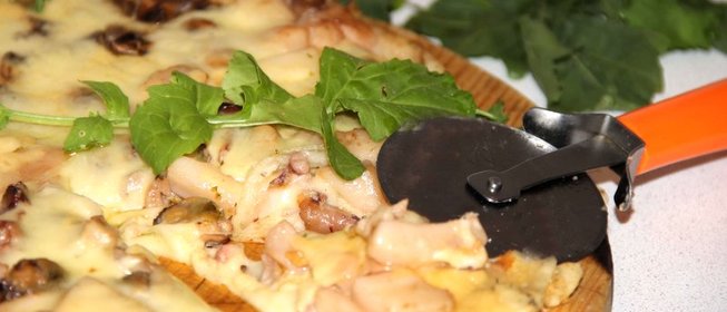 Пицца с морским коктейлем