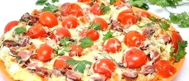 Картофельная пицца с колбасками