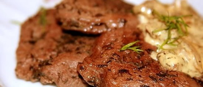 Говядина в сметанном соусе