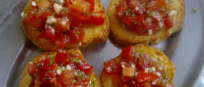 Закуска Сухари с помидорами