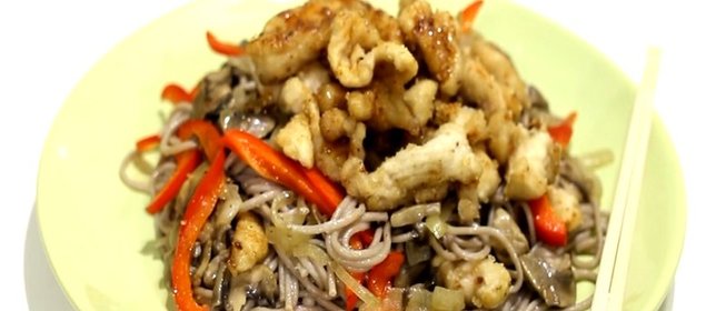 Гречневая лапша с курицей терияки
