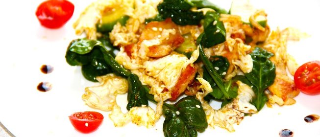Теплый салат с курицей