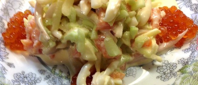 Салат морской с кальмарами и семгой
