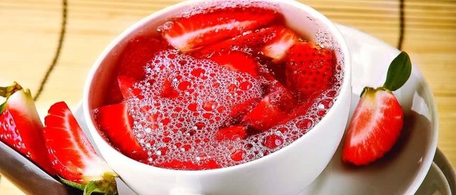 Желе из клубники с шампанским