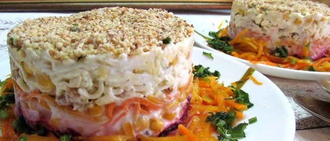 Салат с курицей и маринованной тыквой