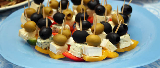 Канапе на шпажках