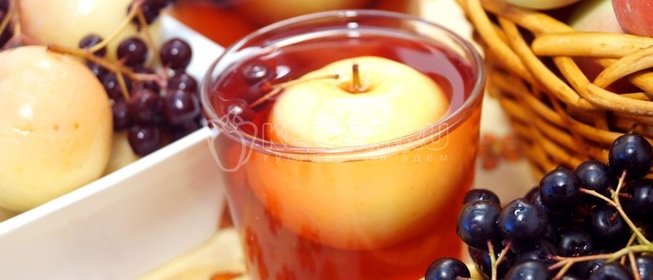 Компот из яблок и черноплодной рябины