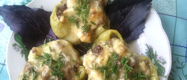 Перец, фаршированный грибами и сыром
