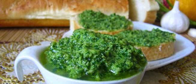 Соус песто из петрушки
