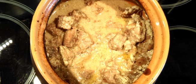 Говядина в горшочке в сметанно-горчичном соусе