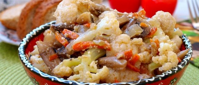 Цветная капуста с шампиньонами в сметане