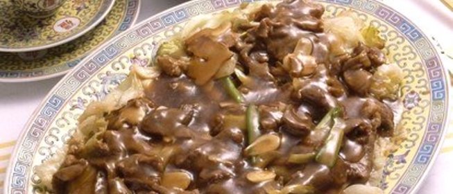 Жареная говядина со спаржей и грибами