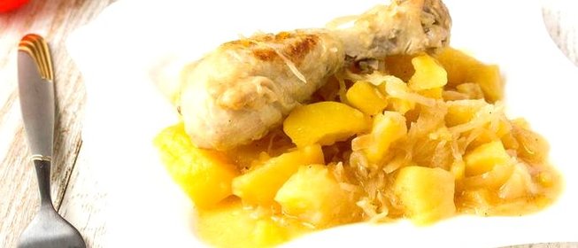 Рагу с квашеной капустой, курицей и картофелем
