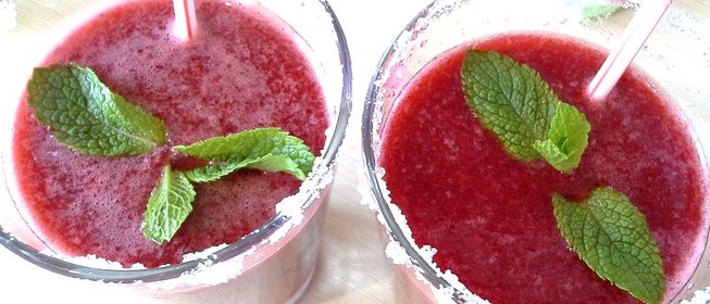 Коктейль с замороженными ягодами