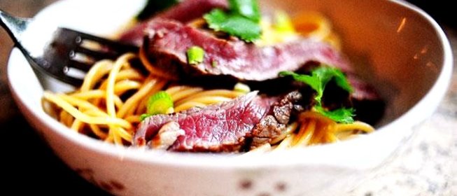 Говядина с лапшой по-азиатски