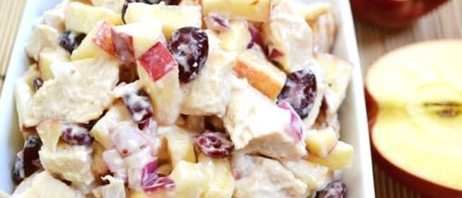 Салат с курицей и яблоком