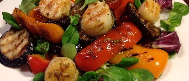 Салат-гриль с морскими гребешками