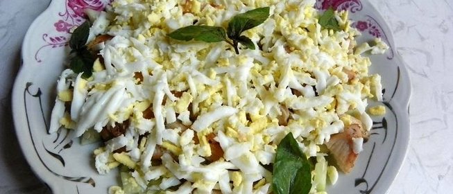 Теплый салат с курицей и кабачком