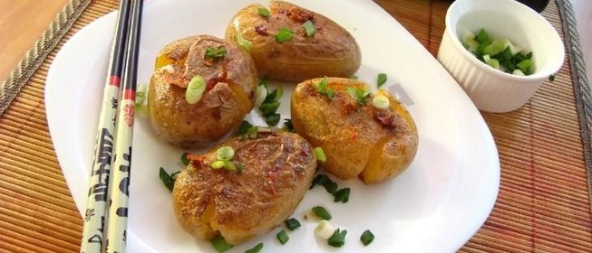 Жаренный картофель с перцем и солью