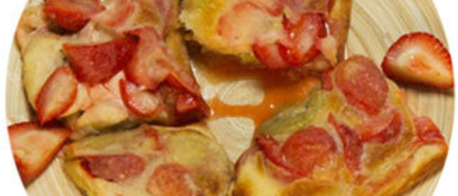 Сладкая пицца с фруктами