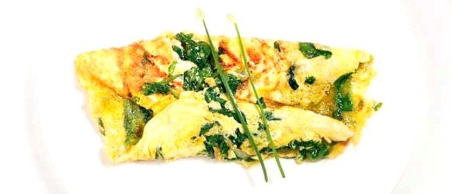 Омлет с зеленым луком и зеленым сыром