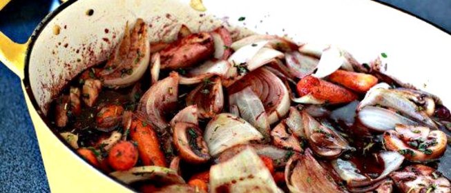 Говядина с черникой и грибами