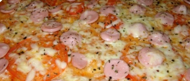 Пицца с сосиской и сыром