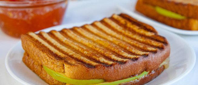 Сэндвич с сыром, яблоком и инжирным джемом