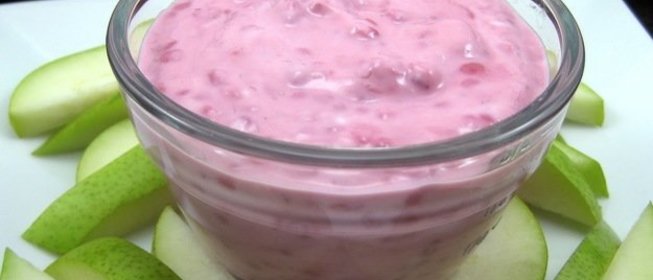 Йогуртовый соус с малиной