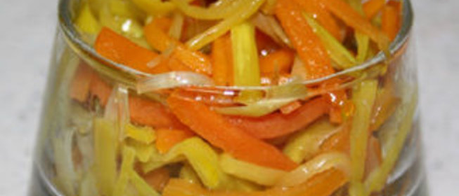 Горячая закуска из моркови и лука-порея