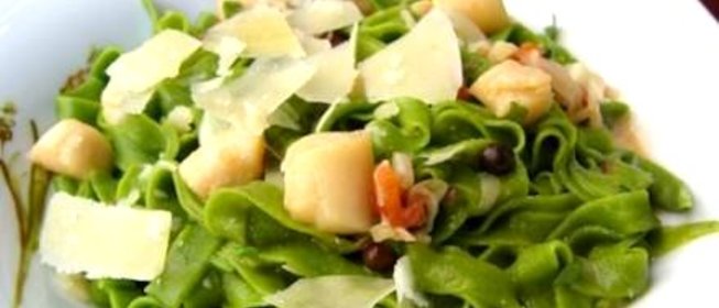 Паста с морскими гребешками и шпинатом