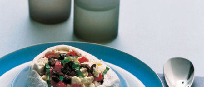 Тартар из моцареллы с маслинами и желе из помидоров