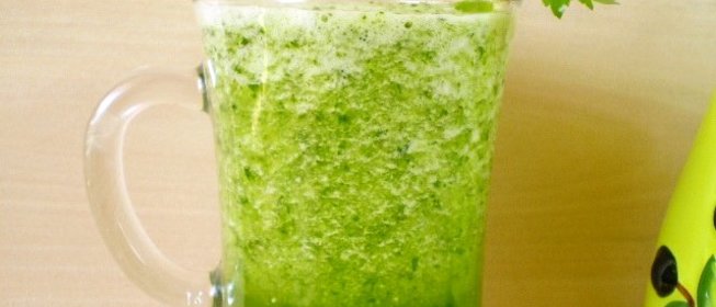 Зеленый коктейль с огурцом