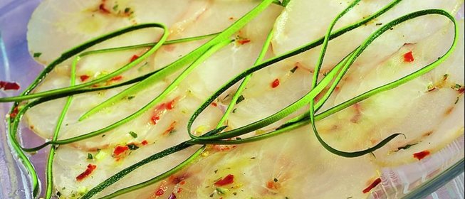 Карпаччо из морского черта с цукини