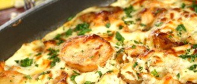 Картофельный гратен с тимьяном в сливочном соусе