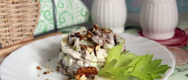 Салат с курицей и сельдереем
