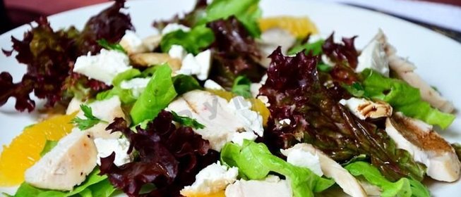 Салат с курицей и апельсинами