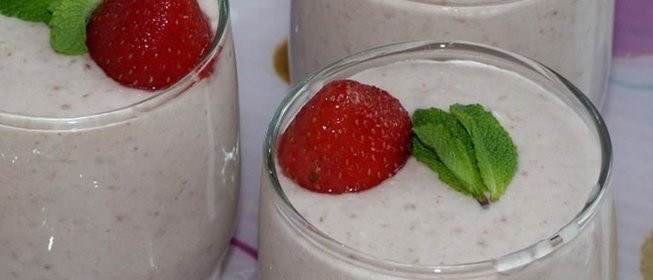 Ягодно-банановое смузи на кокосовом молоке