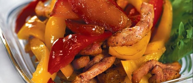 Салат из курицы и карамелизированных яблок