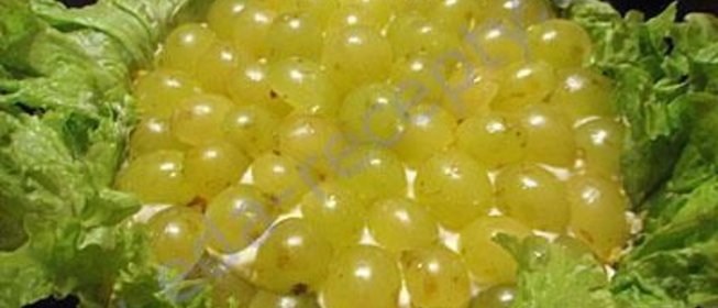 Салат Тиффани с виноградом орехами и курицей