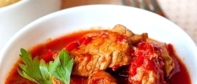 Свинина, тушеная со сладким перцем