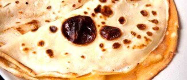 Тонкие блинчики с бананово-ромовым соусом