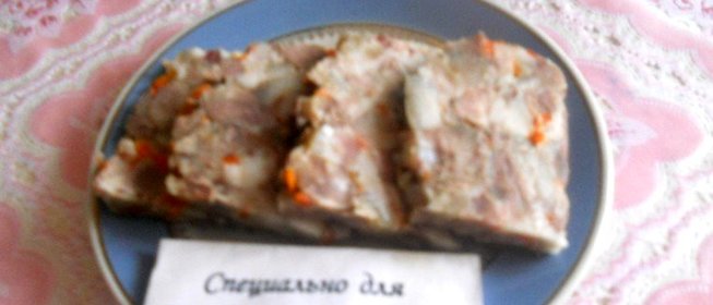 Прессованное мясо свиных голов