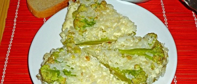 Рис с брокколи в омлете