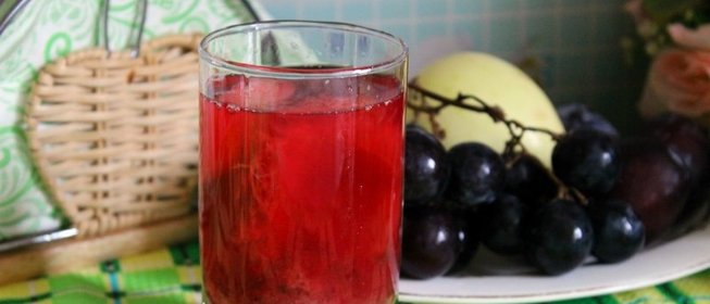 Фруктово - ягодный компот с корицей и кардамоном