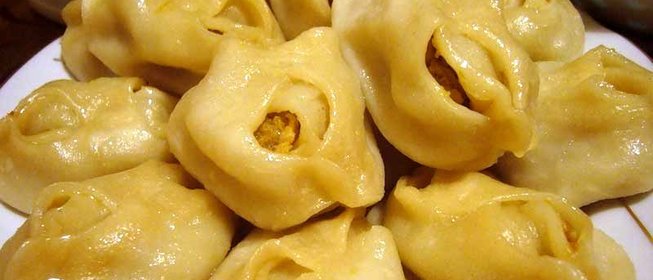 Манты со свининой и тыквой