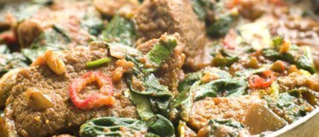 Тушеная говядина в кокосовом молоке с карри